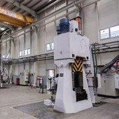 Tukul Tempa CNC Die Tertutup